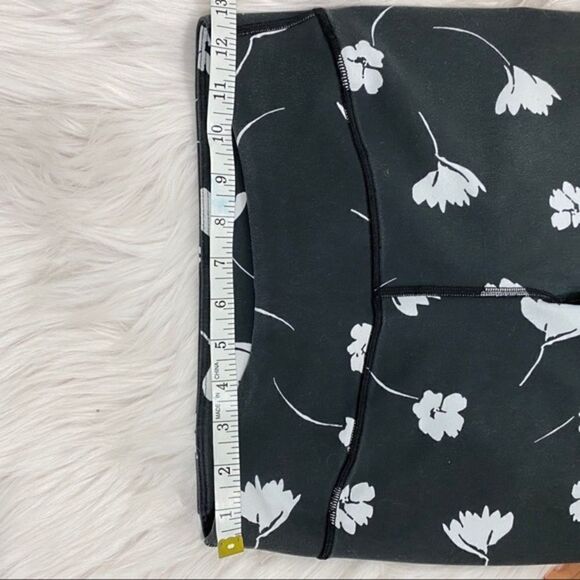 Fabletics Floral Capri Grey White Leggings XS - Picture 9 of 12